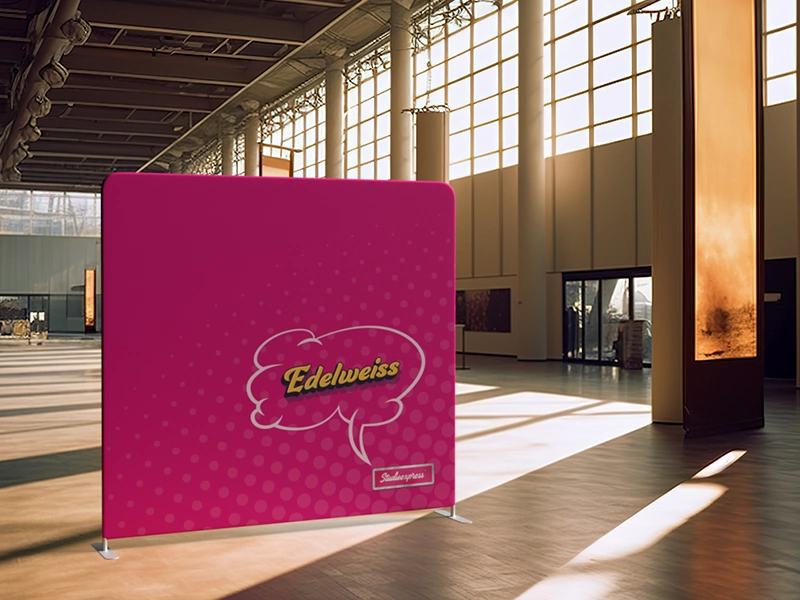 ścianka reklamowa Edelweiss w hali